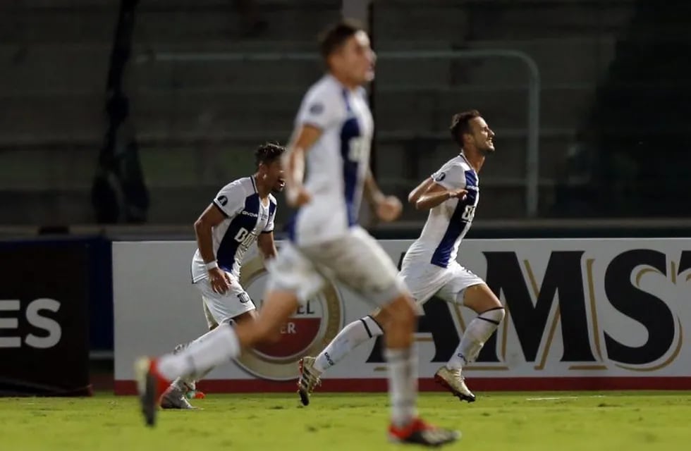 Argentina's Talleres midfielder Tomas Pochettino (R) celebrates his goal with his teammmates during their Copa Libertadores football match against Brazil's Sao Paulo FC at Mario Alberto Kempes Stadium in Cordoba, Argentina on February 6, 2019. (Photo by DIEGO LIMA / AFP)
