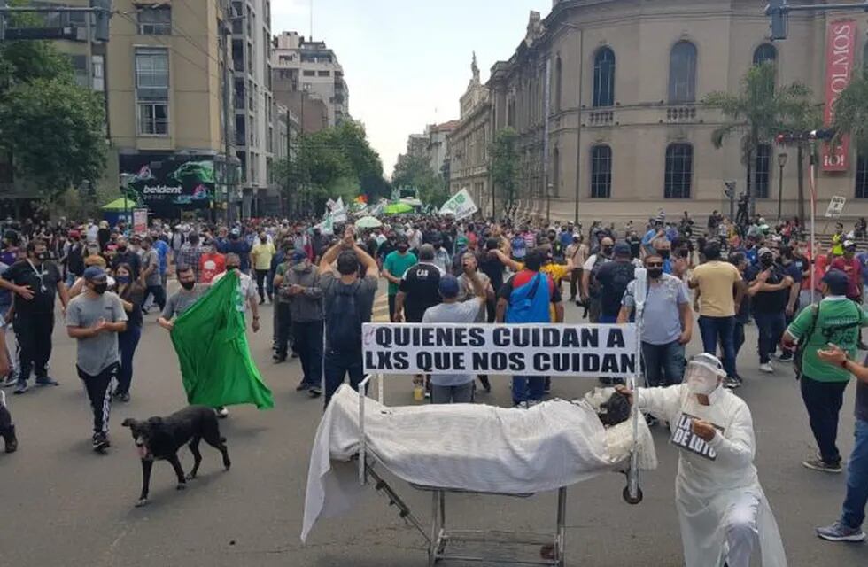 Suoem volvió a marchar en Córdoba. (Foto: Nicolás Bravo)