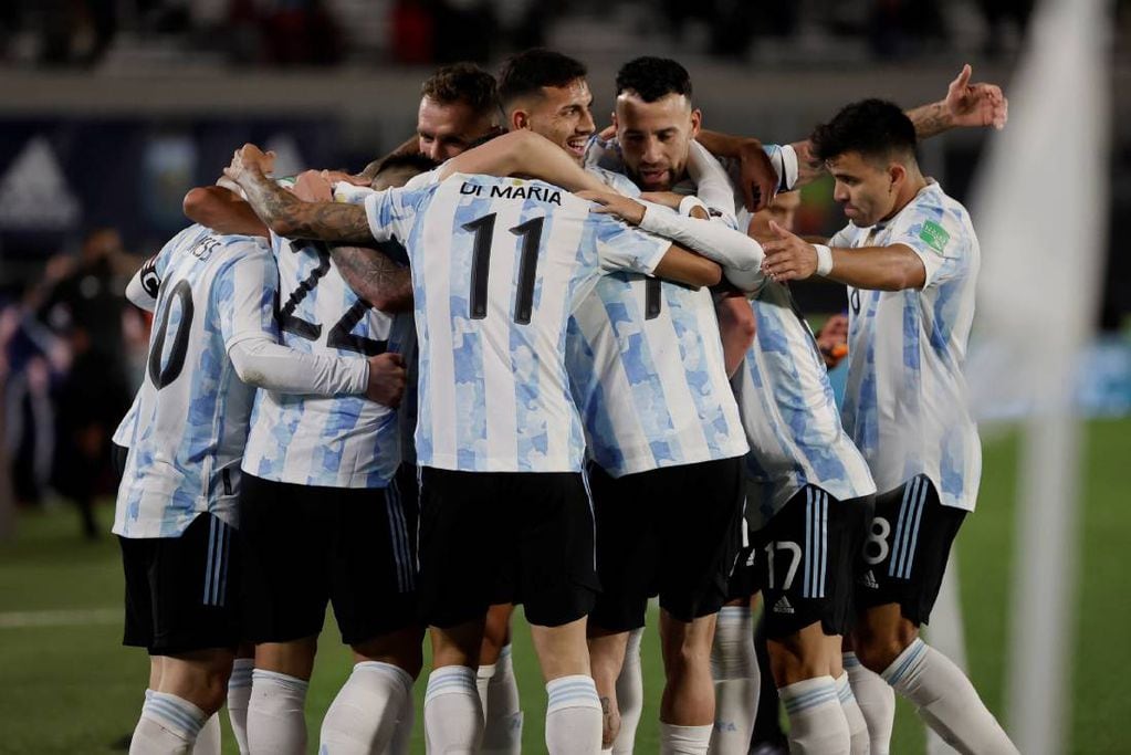 La selección argentina enfrentará a Uruguay y Brasil en la próxima doble fecha de Eliminatorias (AP)