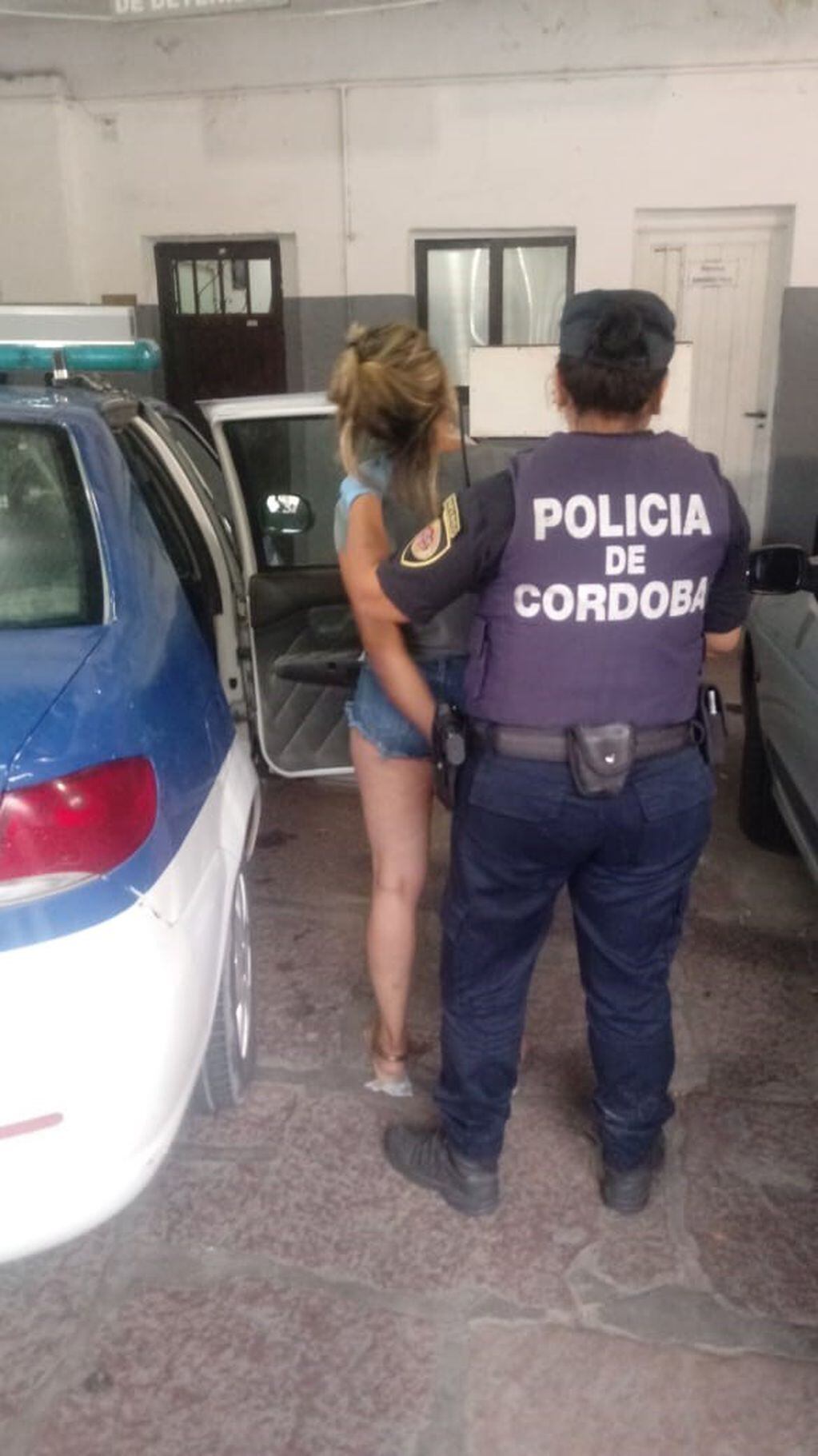 Mujer de 34 años de barrio Villa Oviedo, detenida por amenazar de muerte e intentar chantajear con dinero a la Policía, Alta Gracia.
