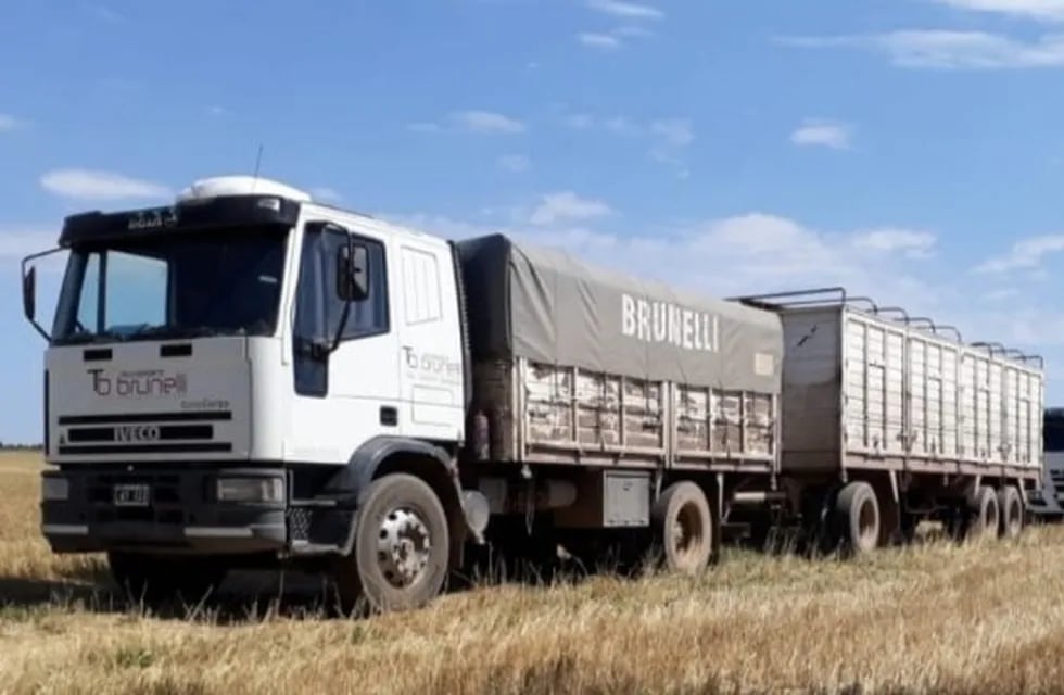 Camión con acoplado, cargado con 40 mil kilos de soja, fue robado en Río Primero