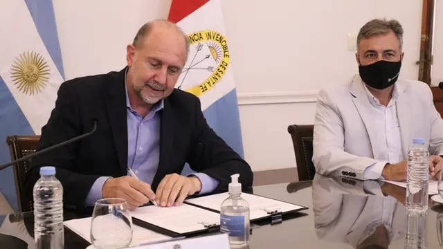 El gobernador Omar Perotti participó este jueves de la firma de un convenio entre Vialidad Nacional y el municipio de Rafaela para pavimentar el camino público N° 6 de Rafaela