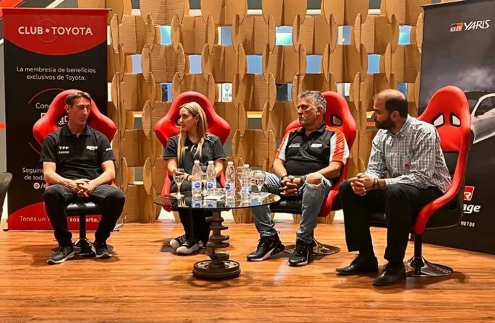 Federico Villagra, Virginia Klus, Gabriel Raies y Juan Ramonda, en la reunión de Toyota con entusiastas de la marca.