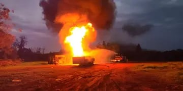 Se incendió un camión cisterna con más de 36 mil litros de combustible en Puerto Iguazú