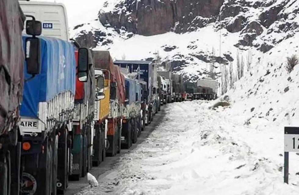Camiones varados en Alta Montaña.
