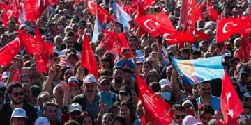 Masiva protesta en Estambul contra su presidente Erdogan