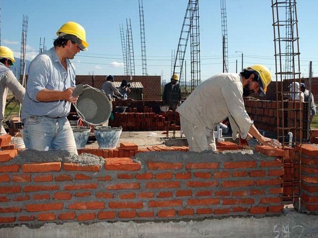 Los trabajadores de la construcción adhieren a través de UOCRA.