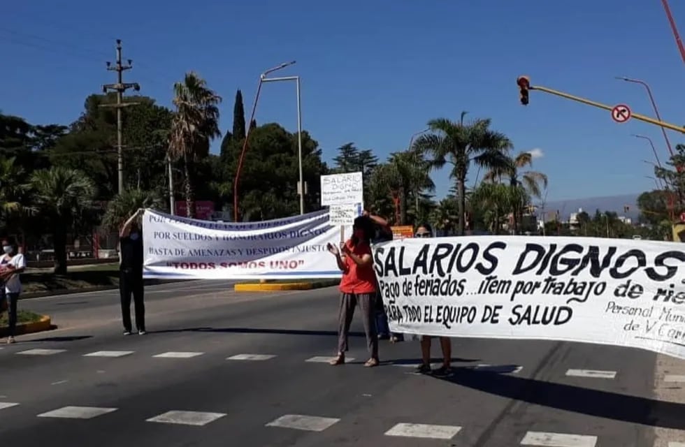 Protesta de trabajadores de la salud del Hospital Gumersindo Sayago de Villa Carlos Paz. (Foto: Instagram / @personal_hospital_sayago_caps).
