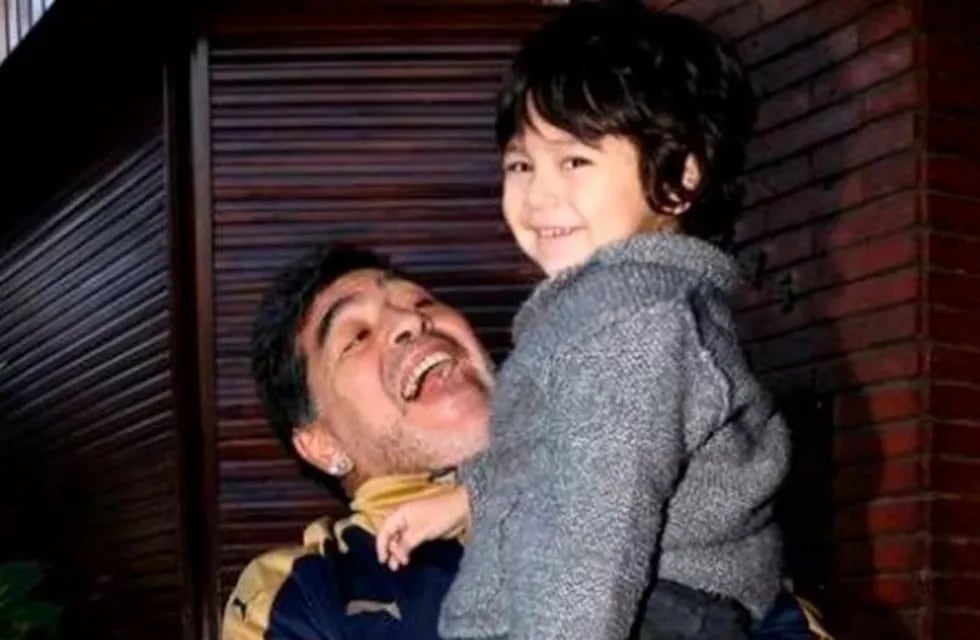 Diego Maradona y Dieguito Fernando.