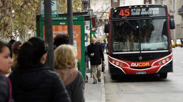 Transporte urbano. El debate en La Voz será sobre propuestas para mejorar el sistema de movilidad en Córdoba. (Pedro Castillo)