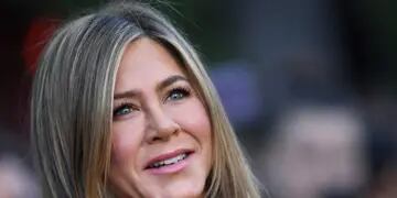 Jennifer Aniston se fotografió frente al espejo en una peculiar pose.