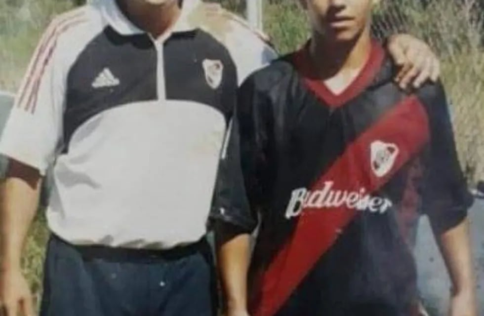 El día que Sergio "Kun" Agüero posó con la camiseta de River