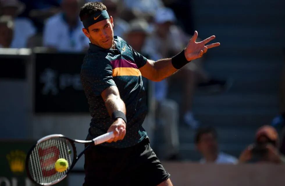 Argentina's Juan Martin del Potro returns the ball to Australia's Jordan Thompson during their men's singles third round match on day seven of The Roland Garros 2019 French Open tennis tournament in Paris on June 1, 2019. (Photo by Christophe ARCHAMBAULT / AFP)