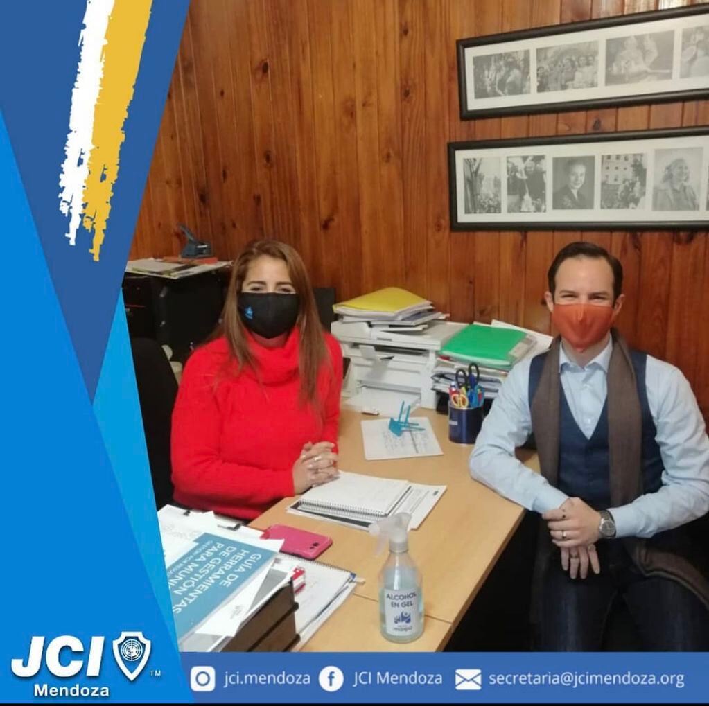 JCI Mendoza trabaja activamente con Maipú Municipio. En la foto se encuentra el presidente pasado de JCI Mendoza, Pedro A. Arauji Dufour, junto a Yamila Cerezo, una funcionaria de Maipú Muncipio.