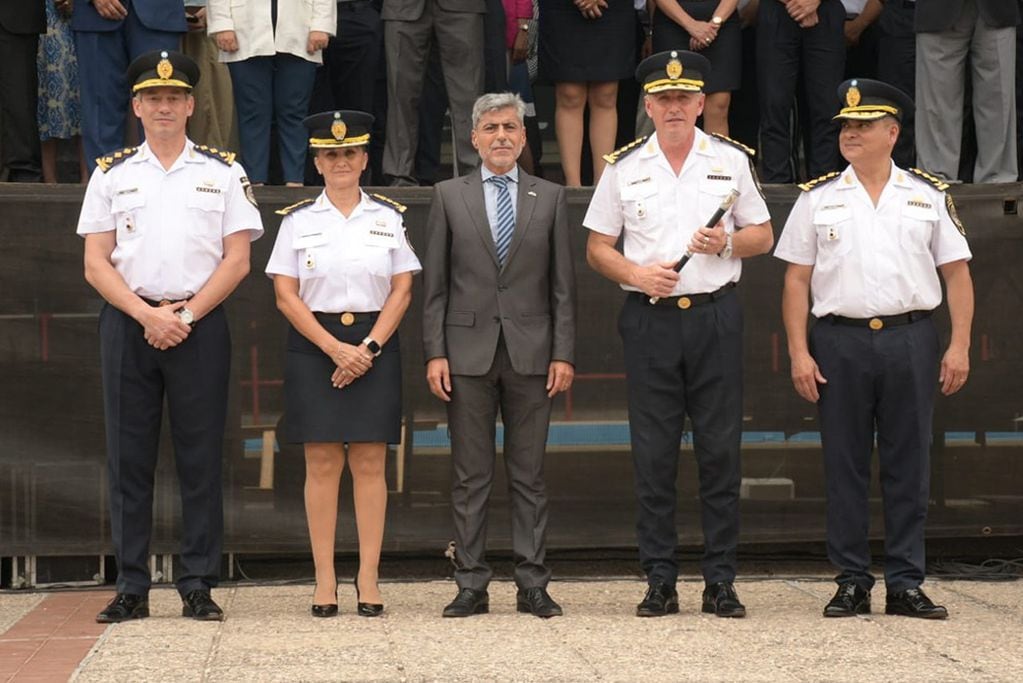 Nueva conducción. El ministro de Seguridad, Juan Pablo Quinteros, puso en funciones a la nueva conducción de la Policía de Córdoba.