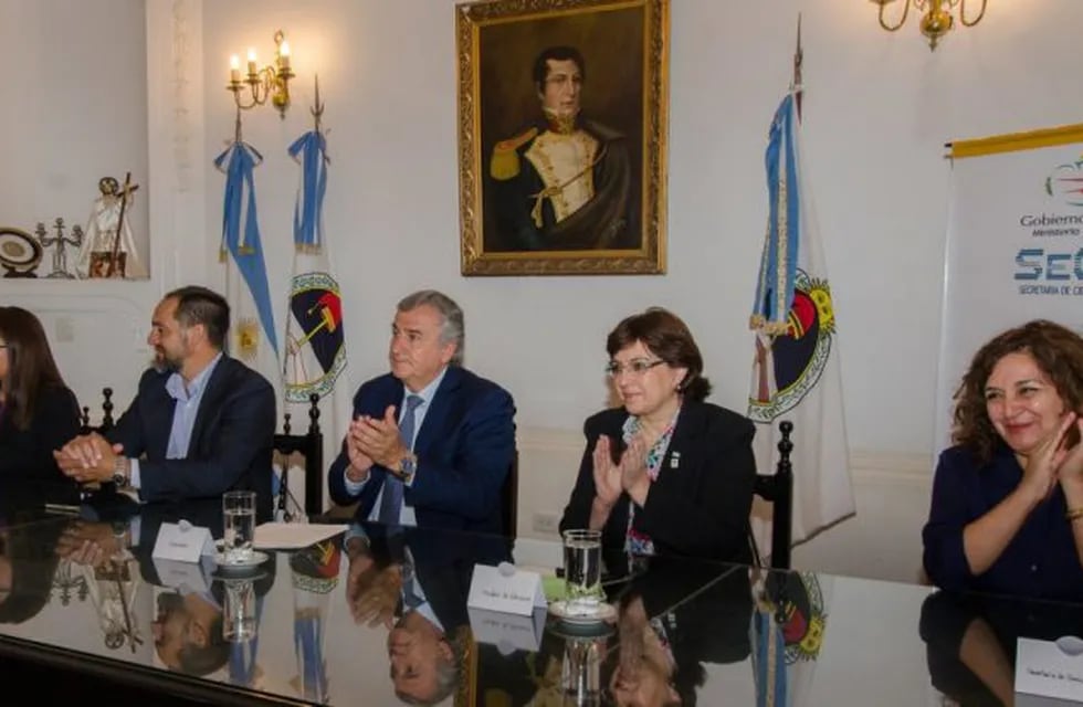 La Provincia de Jujuy y el Consejo Federal de Ciencia y Tecnología (COFECYT) suscribieron hoy cinco convenios para apoyo tecnológico al sector turístico e innovación productiva.