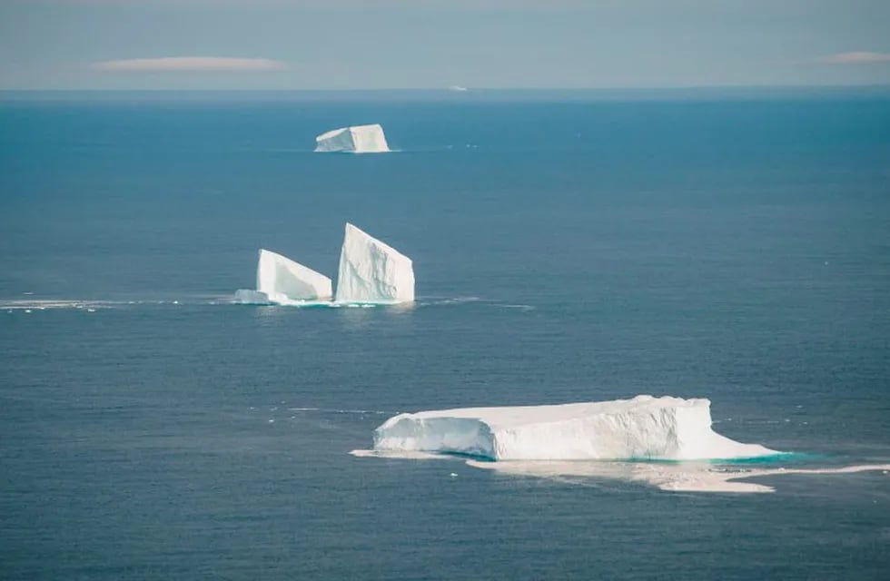 (FILES) This aerial file photo taken on August 15, 2019 shows icebergs floating along the eastern cost of Greenland near Kulusuk (aslo spelled Qulusuk). (Photo by Jonathan NACKSTRAND / AFP)