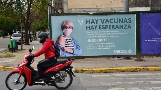 Villa María. Campaña para sumar anotados para vacunarse. Foto Martin Llamparaz