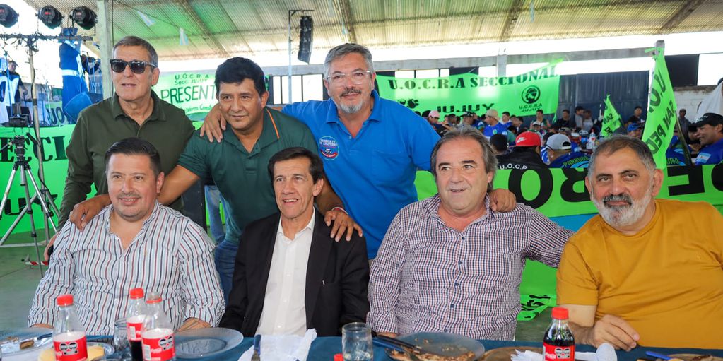 En el almuerzo por el Día del Trabajador estuvieron Alejandro Nieva, Ramón Neyra, Fabián Tejerina (de pie), Diego Rotela, Carlos Sadir, Alberto Bernis y Raúl Jorge (sentados).