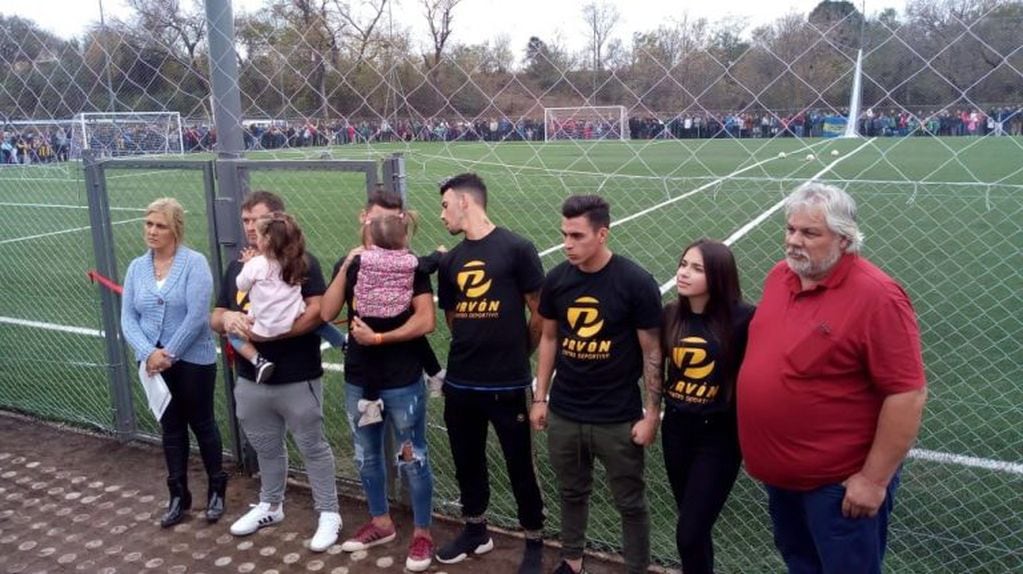 Familia Pavón en la apertura de su Complejo Deportivo, Anisacate.