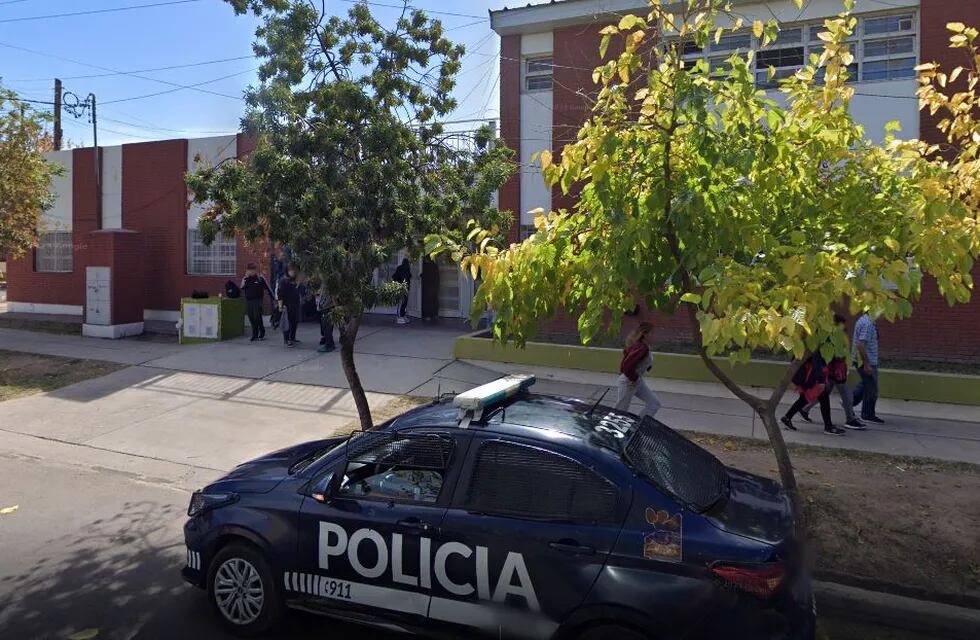 Cuatro alumnos iban con armas a una escuela de Godoy Cruz.