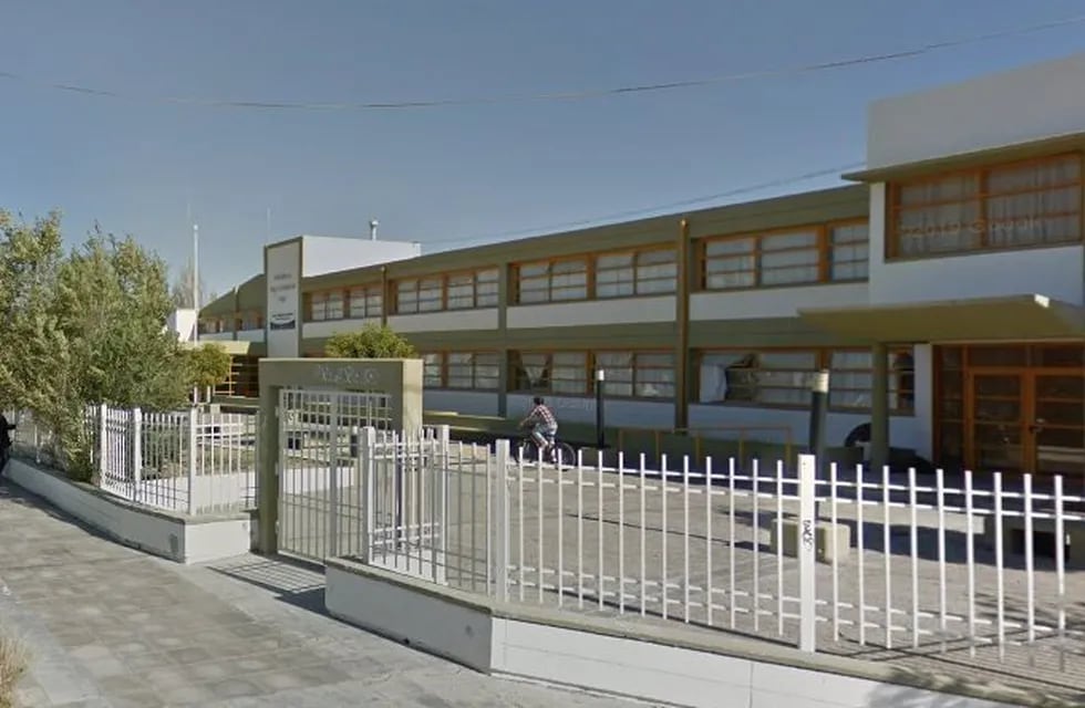 Escuela Nº 703 "José Toschke" de Puerto Madryn, donde trabajaba el profesor acusado de acosar alumnas.