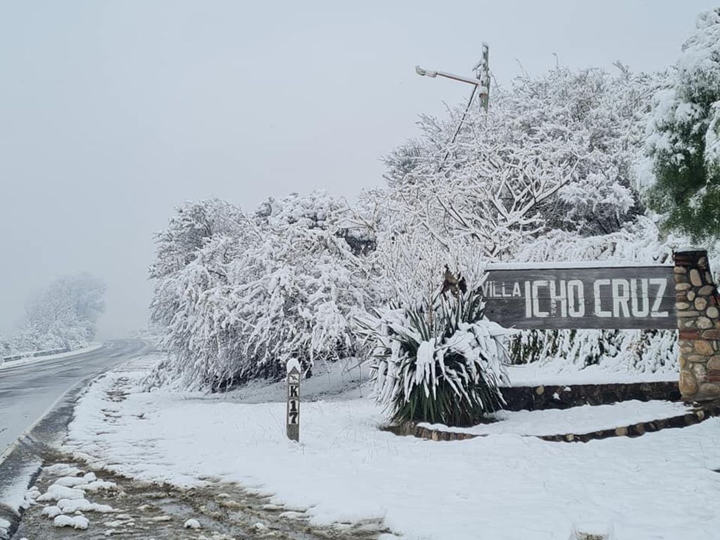 Nieve en la localidad vecina de Icho Cruz.