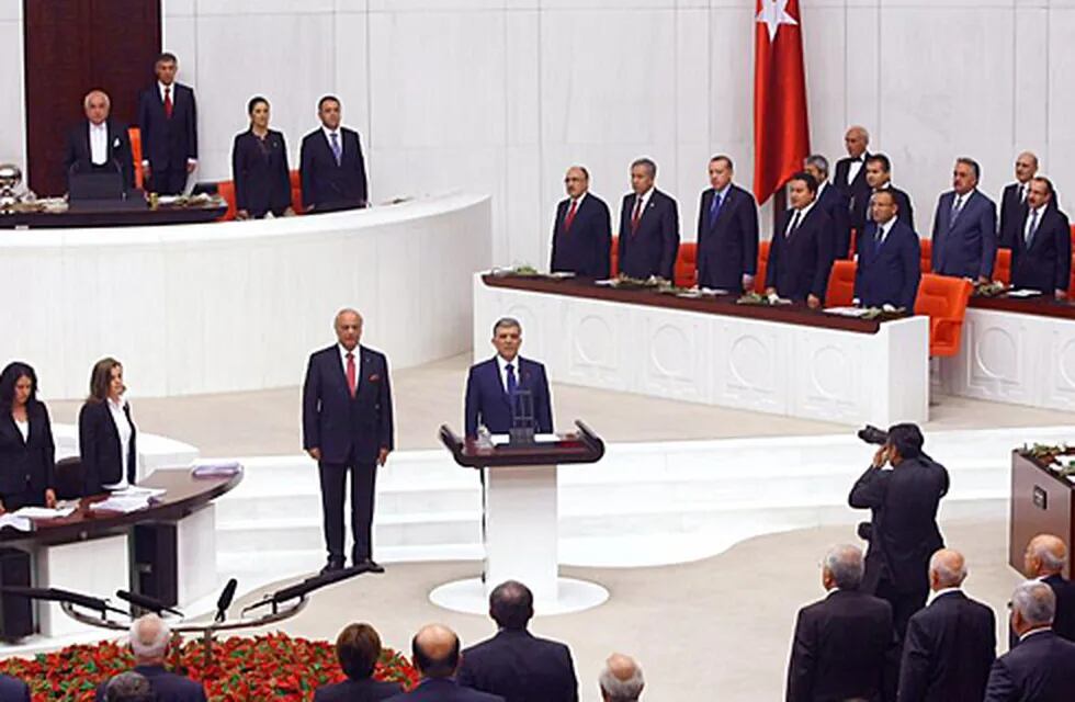 El Parlamento turco fue el epicentro de una brutal pelea entre los legisladores.