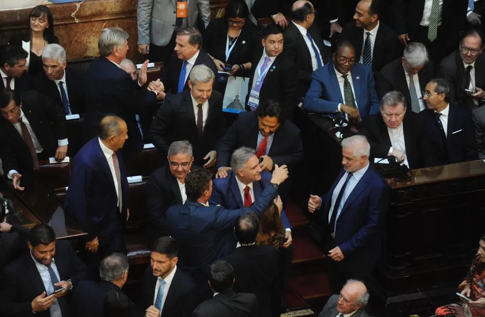 Martín Llaryora y los gobernadores presentes en la apertura de sesiones ordinarias (Federico López Claro / La Voz)
