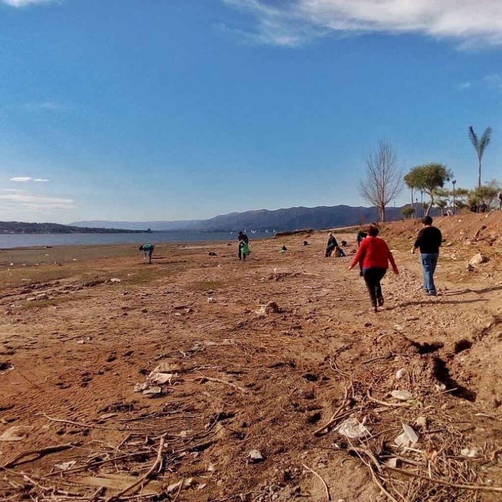 Otra jornada de limpieza del Lago San Roque