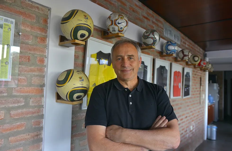 Héctor Baldassi ex árbitro de fútbol. (José Gabriel Hernández / La Voz)