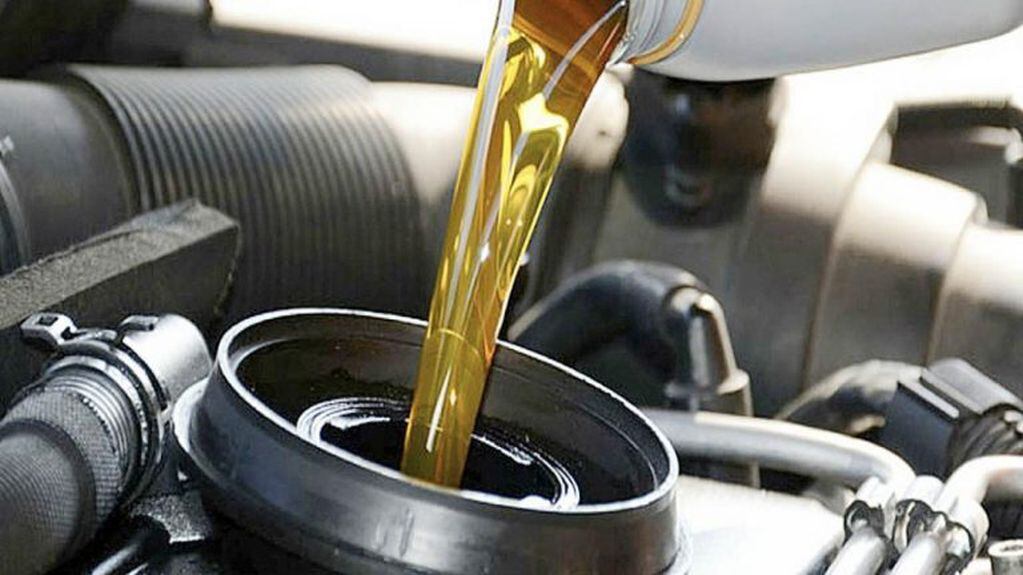 El aceite del motor es un fluido vital para el vehículo.