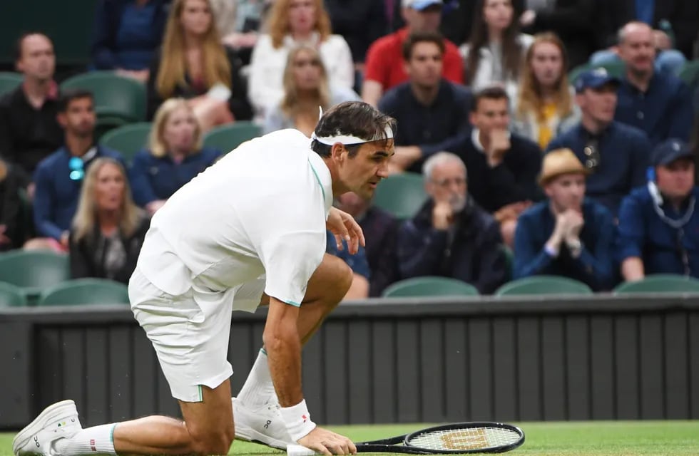 Roger Federer estará fuera del circuito "por muchos meses" por una nueva cirugía.