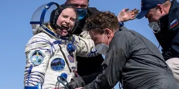 Kate Rubins, astronauta de la NASA, de regreso a la Tierra.