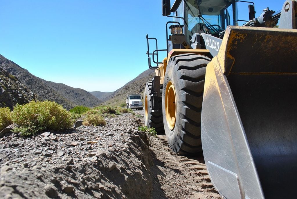 Motoniveladoras y otros equipos viales fueron necesarios para reconstruir los tramos de la Ruta Provincial 98