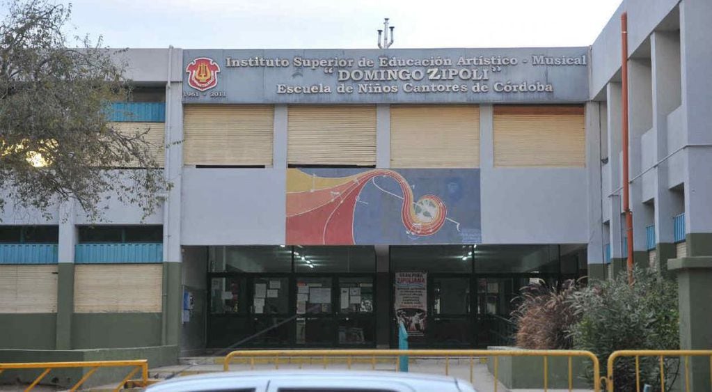 El Domingo Zípoli, tomado por sus alumnos (La Voz).
