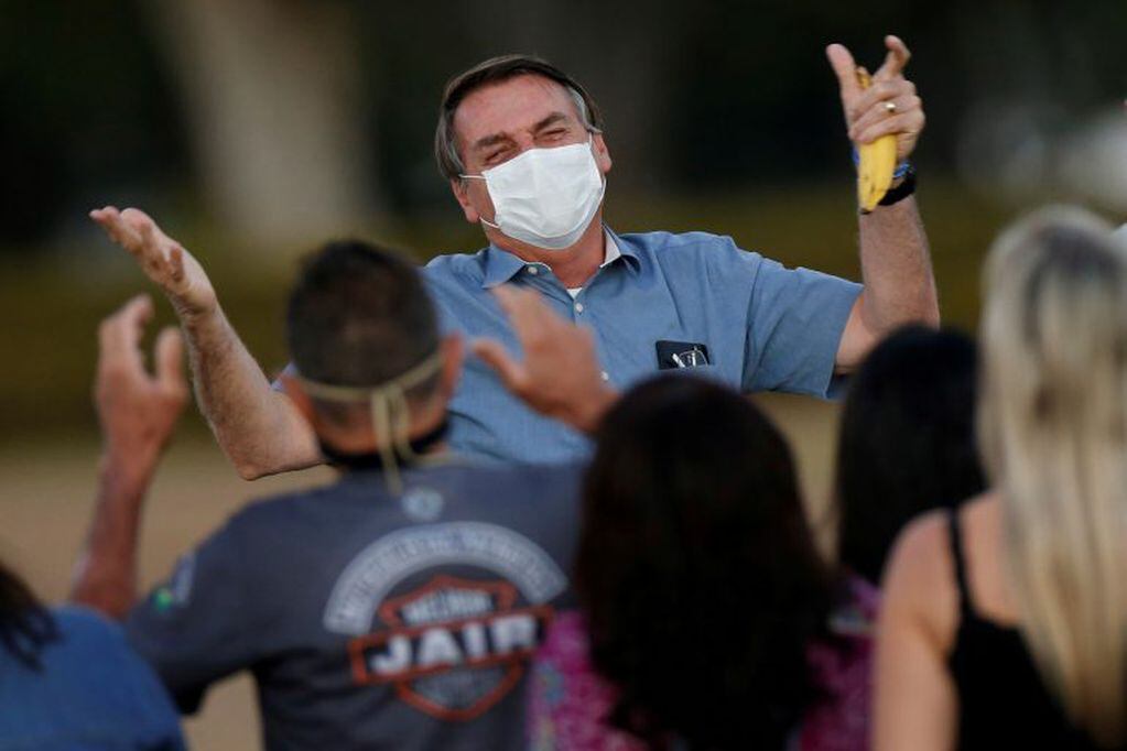 Jair Bolsonaro en el jardín de su residencia, dio negativo al test de coronavirus (Foto: REUTERS/Adriano Machado)