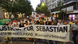 Marcha en el centro de Córdoba por Sebastián Villarreal. (Javier Ferreyra / La Voz)