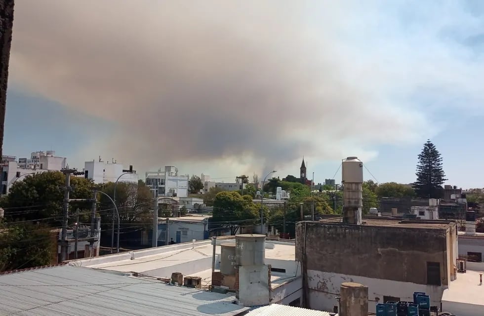 La gran nube de humo a causa de los incendios, llegó a la ciudad de Córdoba.