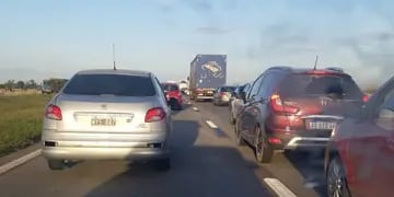 Embotellamiento en la Autopista Rosario-Córdoba