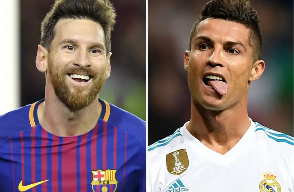 Lionel Messi y Cristiano Ronaldo definirán quien se consagra como máximo goleador mundial del 2017 en el Clásico español de este sábado. / AFP PHOTO / Lluis GENE