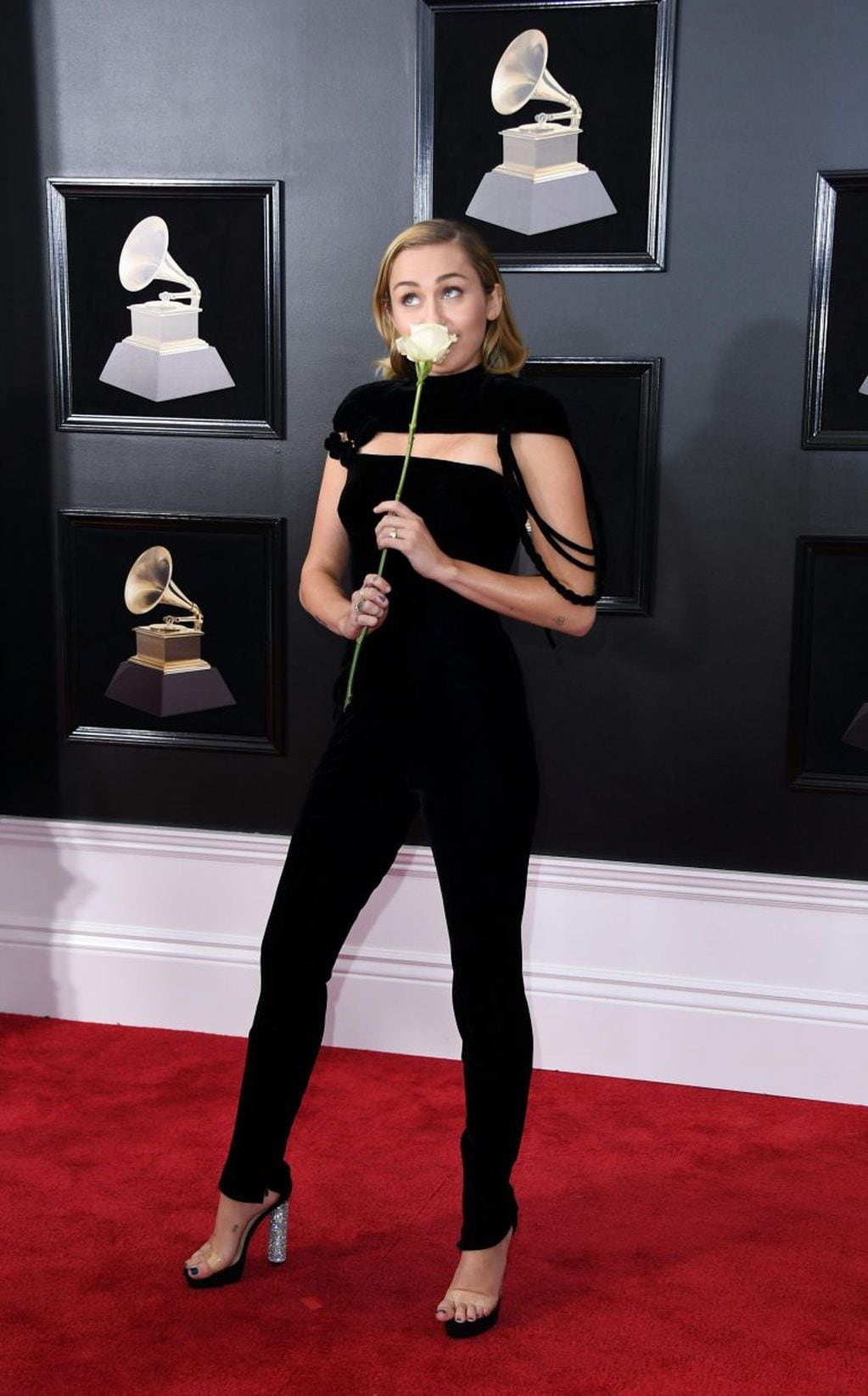 Miley Cyrus arrives for the 60th Grammy Awards on January 28, 2018, in New York.  / AFP PHOTO / ANGELA WEISS