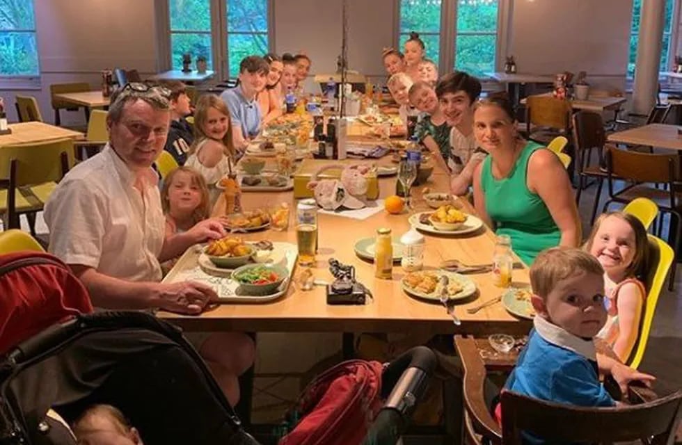 La familia más numerosa del Reino Unido. (Instagram/@theradfordfamily)