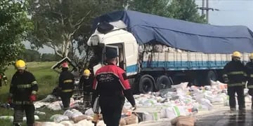 Choque de 2 camiones en Villa Mercedes