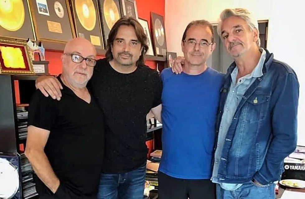 El rosarino se anotó para el show junto a Fabián Gallardo, Jorge Fandermole y Rubén Goldín. (Facebook)