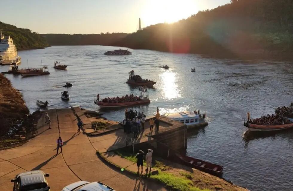 Se llevó adelante la primera peregrinación náutica por el río Iguazú.