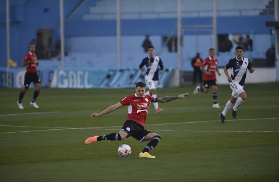 Pablo Vegetti apunta a volver al gol en Belgrano (Facundo Luque / La Voz).