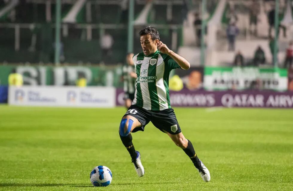 Darío Cvitanich se retira del fútbol en el partido entre Banfield y la Universidad Católica de Ecuador.