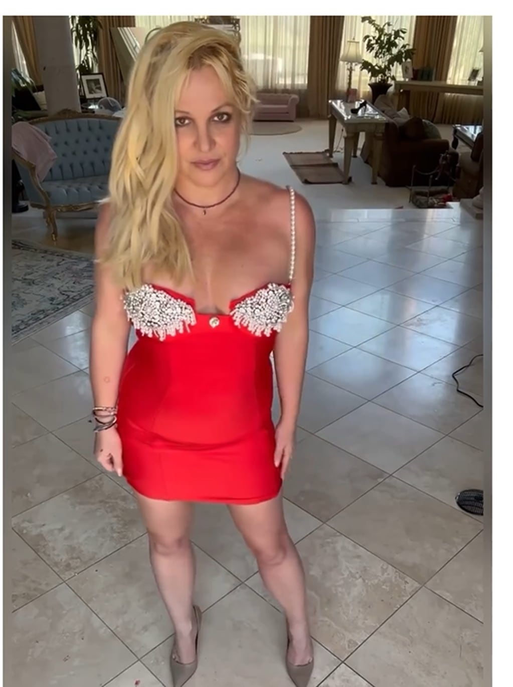 Puro fuego: Britney Spears cautivó Instagram con un vestido rojo pasión