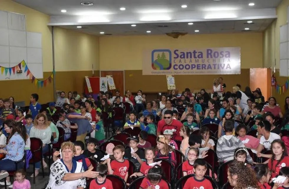 Docentes y alumnos participaron del cierre del programa educativo municipal.